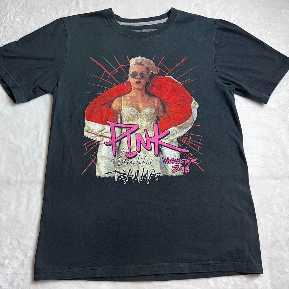 Pink The Beautiful Trauma World Tour 2018 concert T-shirt size small Music Band